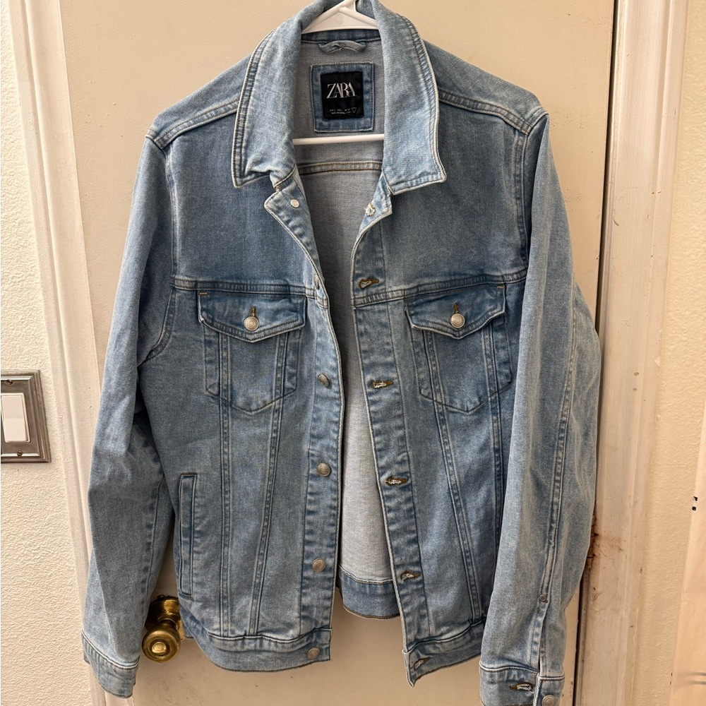 Zara Men's Classic Denim Jacket in Light Blue